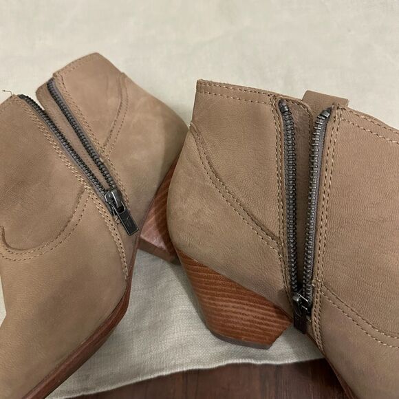 FRYE Reina Heeled Western Ankle Bootie in Ash Leather - Picture 7 of 13